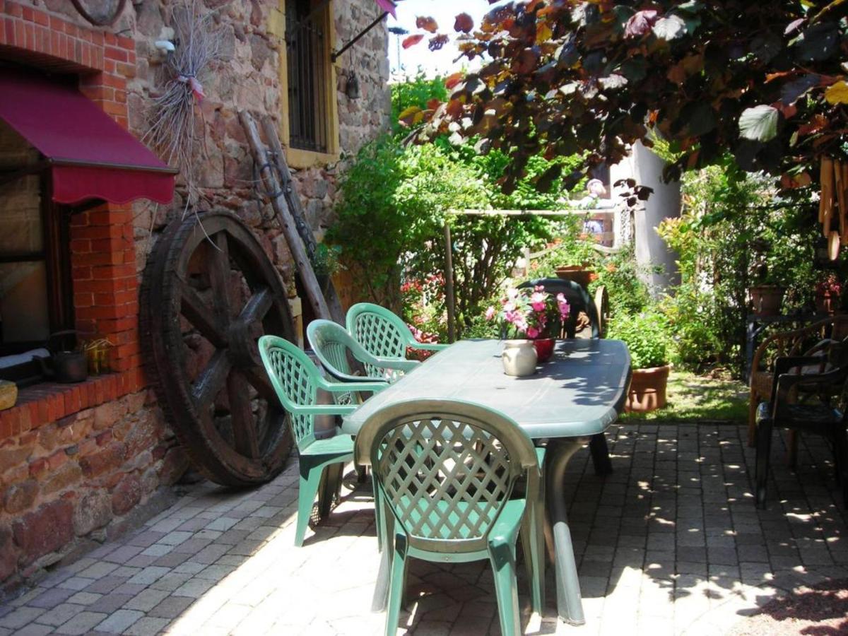 Gite Charmant Avec Jardin Privatif, Proche Sites Historiques Et Activites De Plein Air - Fr-1-496-183 Cuinzier Exterior photo