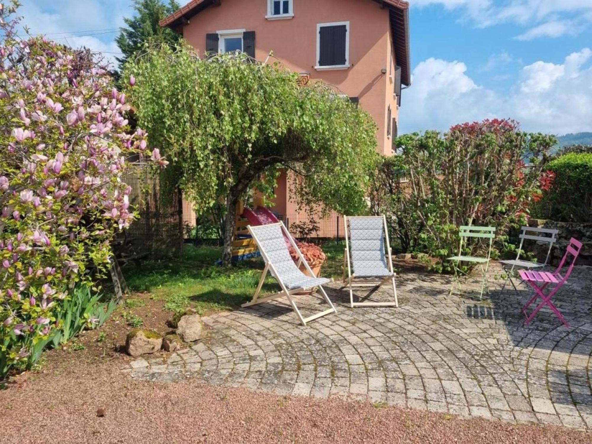 Gite Charmant Avec Jardin Privatif, Proche Sites Historiques Et Activites De Plein Air - Fr-1-496-183 Cuinzier Exterior photo