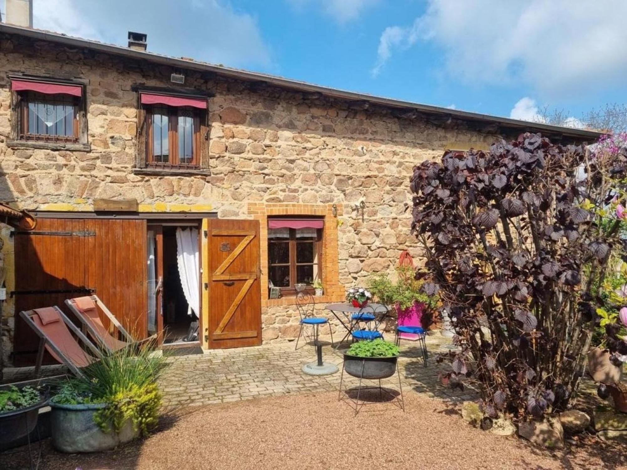Gite Charmant Avec Jardin Privatif, Proche Sites Historiques Et Activites De Plein Air - Fr-1-496-183 Cuinzier Exterior photo
